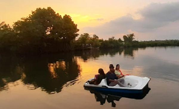 Mundromocktail Tourist Home Sasthamcotta Ngoại thất bức ảnh